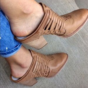 Dolce Vita tan mules!
